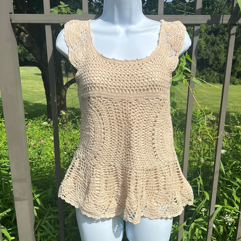 It’s Our Time Cream Crocheted Lace Tanktop Blouse Size Small